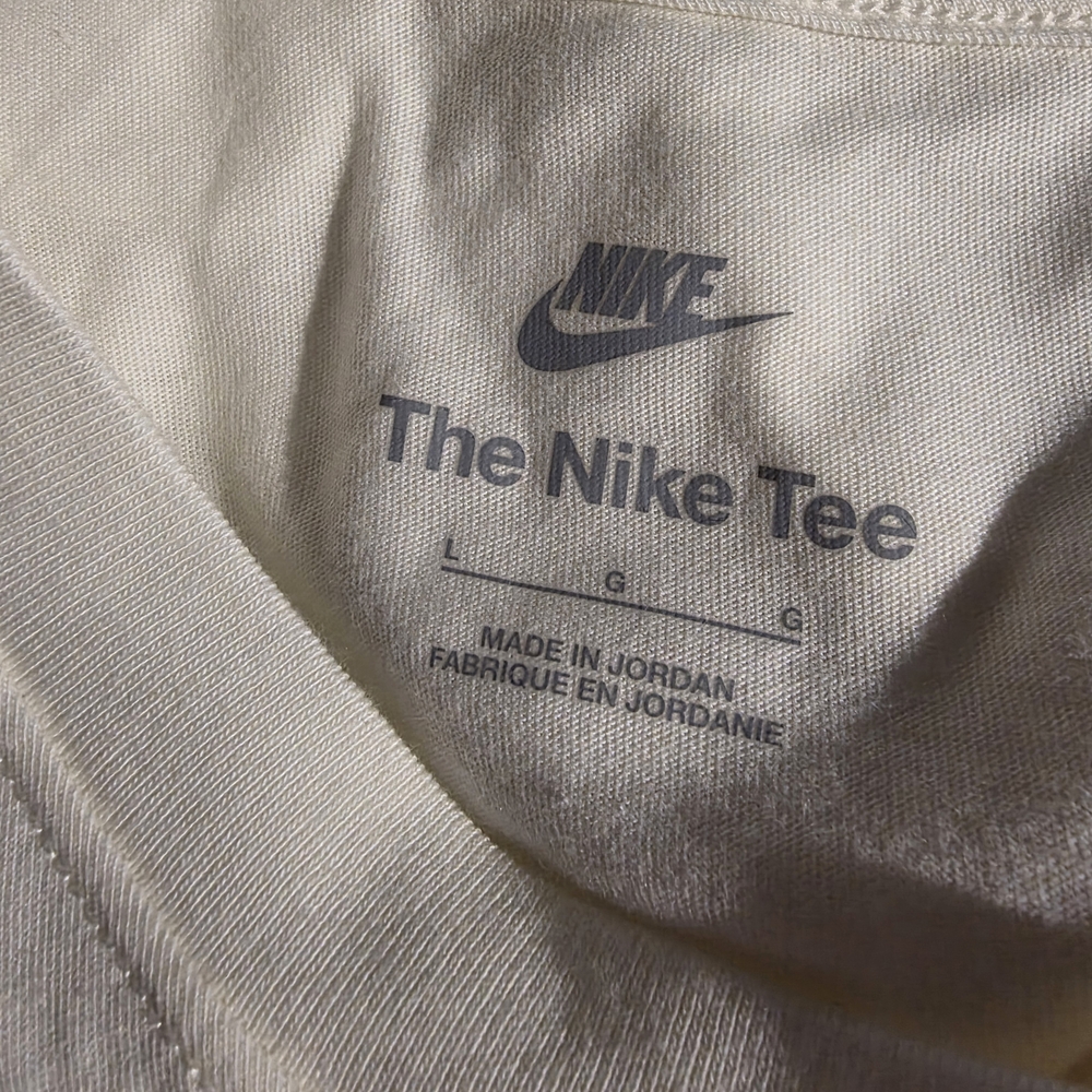 Nike Men's White T-Shirt With Embroidered Logo Size Large - Picture 8 of 9